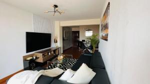 A 15 minutos del aeropuerto cómodo y moderno departamento de 3 habitaciones independientes y 2 baños