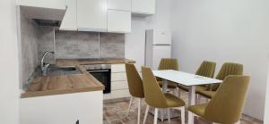 Apartment By The Beach