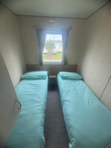 Lyons Robin Hood Rhyl 8 Berth Caravan