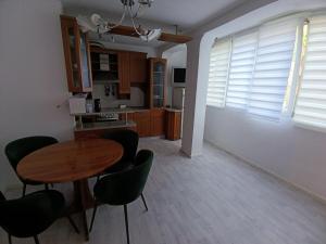 АПАРТАМЕНТ ДВЕ СТАИ ДО МЕТРОСТАНЦИЯ ВАРДАР Apartment In West Park near Subway