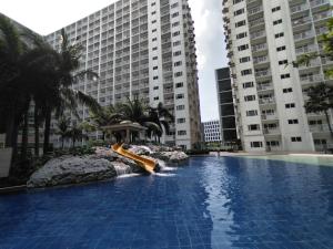 2 Bedrooms condo unit near Mall of Asia and NAIA Airport good for 6 persons