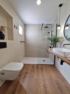 Villa Gorgot with a pool and private parking