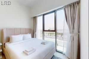 Modern 1BR with Canal View