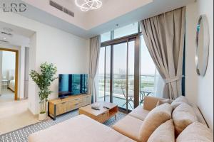 Modern 1BR with Canal View