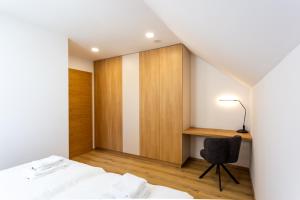 Sunny Green Escape - Apartment with Terrace