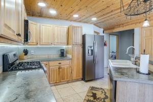 8 Mi to Staunton State Park Mtn-View Hideaway!