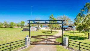 Country Suite Apartment near Lake Fork with Stocked Pond and Walking Trails