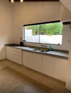 Acogedor y espacioso hospedaje a pasos del eje corporativo