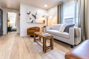Renovated 1-Bedroom Apartment in Central Lincoln Extended Stay