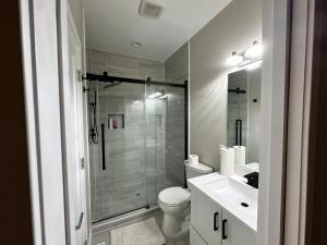 Luxurious 4BR home with parking & patio l Corporate & Extended Stays welcome l Fits 8-10