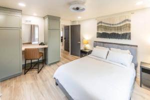 Renovated 1-Bedroom Apartment in Central Lincoln Extended Stay