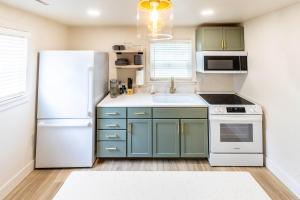 Renovated 1-Bedroom Apartment in Central Lincoln Extended Stay