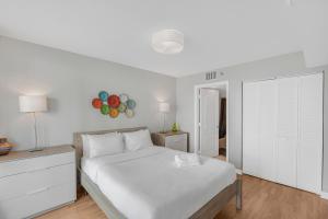 Fantastic 2BR Condo on 31st Floor Free Parking