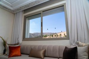 Sea Side Mountain View Apartment