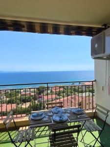 VUE MER EXCEPTIONNELLE !! Bien calme et lumineux sur la prestigieuse route des Sanguinaires à Ajaccio