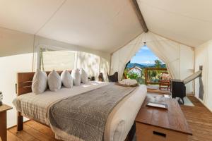 Deluxe Tent room in Under Canvas Columbia River Gorge