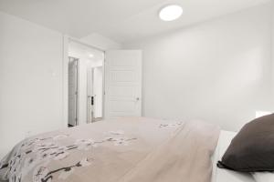 Modern 2BR Duplex 3.0 GBPS internet with Parking