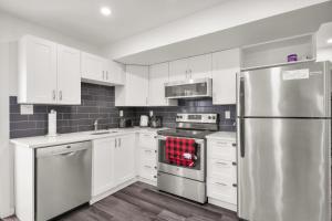 Modern 2BR Duplex 3.0 GBPS internet with Parking