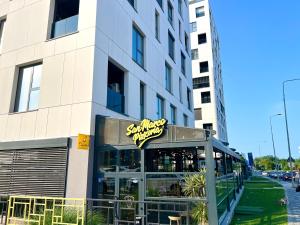 AVIATORII Modern Escape Apartment