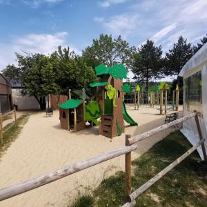 Houlgate-420- Mobilhome cosy 3 chambres 6 personnes Camping 5 étoiles