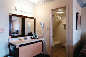 Queen Room with Two Queen Beds room in Wetherill Inn