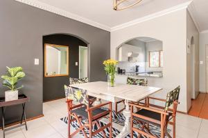 Firenza 2 Bed Apartment 1 km to Malls and Guatrain