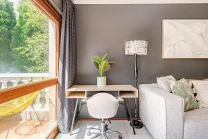 Firenza 2 Bed Apartment 1 km to Malls and Guatrain