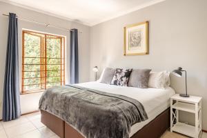 Firenza 2 Bed Apartment 1 km to Malls and Guatrain