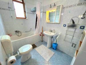 Room Adry with balcony, free parking & bikes