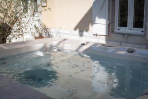 Maisons de vacances La Maison du Soleil avec Jacuzzi 6p : photos des chambres