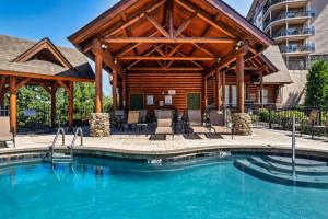 Fun Retreat w Pool Table Hot tub