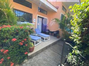 Spacious Loft with Pool and Great Outdoor Areas