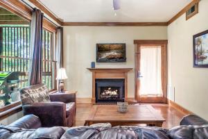 Charming Cabin Getaway w Hot Tub & Grill