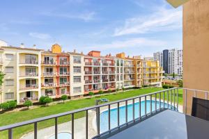 Apartamento con Piscina y Terraza cerca del Mar