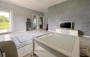 Amazing Home In Karlino