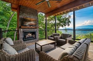 Luxury Retreat W Indoor Pool & Panoramic Views