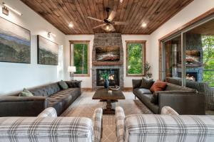 Luxury Retreat W Indoor Pool & Panoramic Views