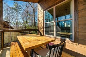 Charming Hideaway with Private Pool Hot Tub & Views