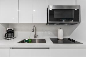 Studios in Brickell with Pool, Gym, free parking and Game Room