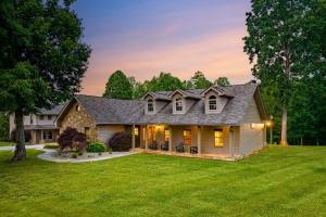Ultimate Smoky Escape W Fun Games Hot tub & more