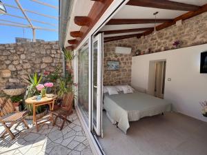 Apartment STONE by City Walls