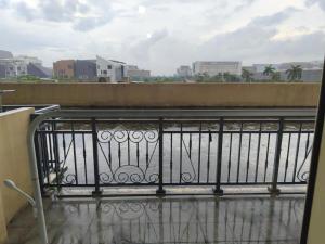 Free Pool Access near MOA 318