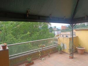 Alcoba amplia con cama doble