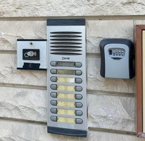 Suit Home Аpartment - free street parking & Self Check - in, two bedrooms