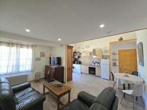 Maisons de vacances Charmant Gite en Perigord Pourpre avec Wifi et Terrasse Privee - FR-1-616-491 : photos des chambres