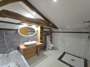 Maisons de vacances Charmant Gite en Perigord Pourpre avec Wifi et Terrasse Privee - FR-1-616-491 : photos des chambres
