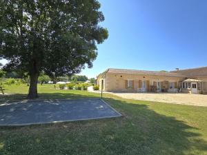 Maisons de vacances Charmant Gite en Perigord Pourpre avec Wifi et Terrasse Privee - FR-1-616-491 : photos des chambres