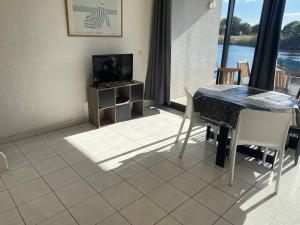 Villa T4 vue lac avec ponton privé au Barcares - FR-1-782-80