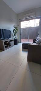 Elegante y amplio departamento en planta baja