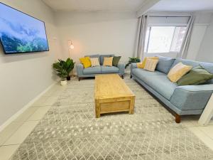 Townsville Home Pool2xLiving2xCarGarage with AC&TVs